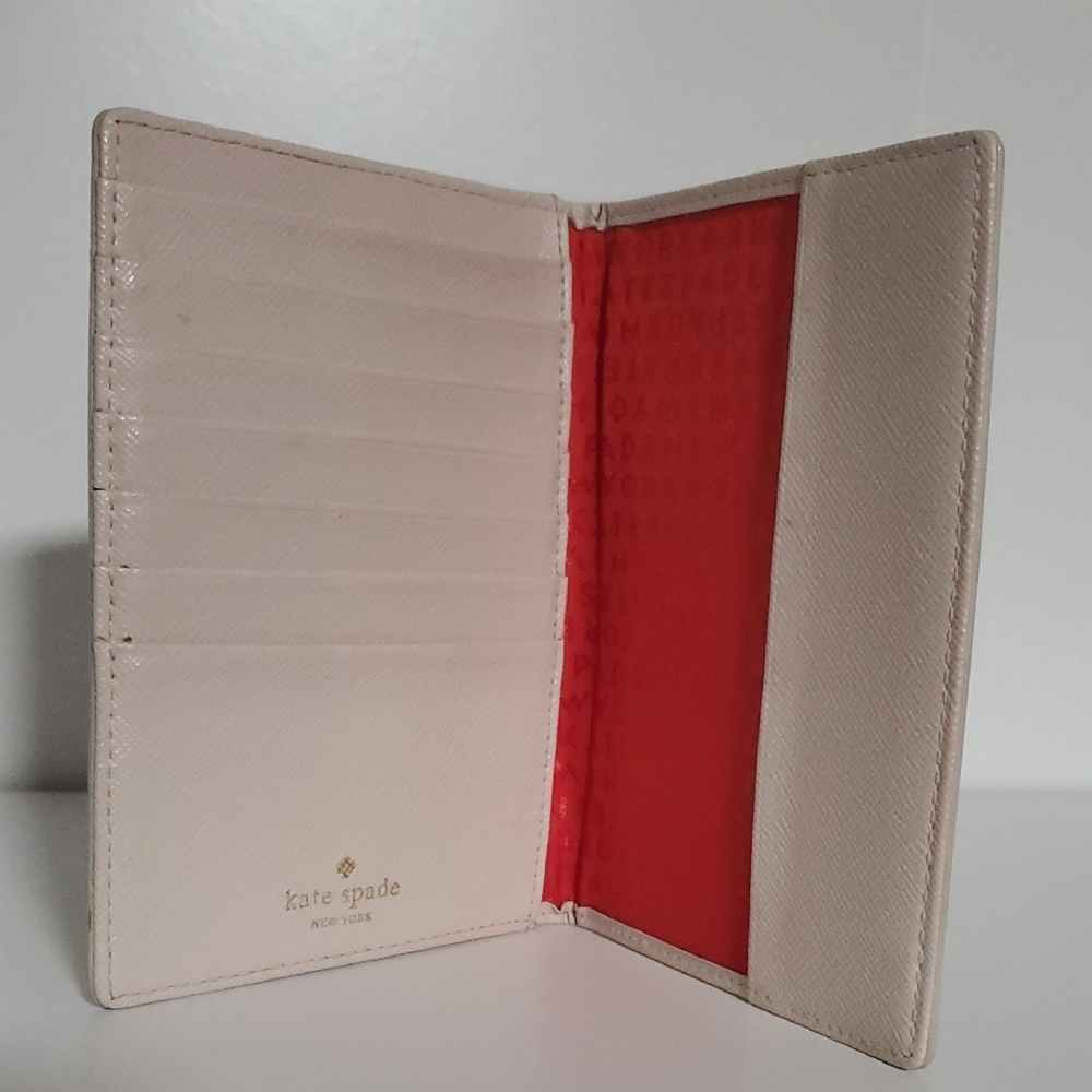 Kate Spade Cream and Red Crab Passport Holder - Picture 5 of 5